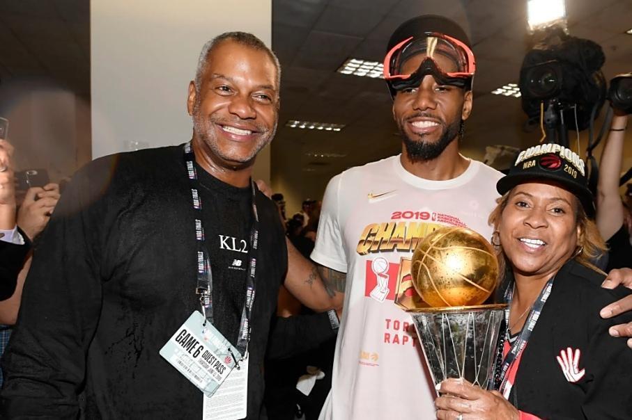 给伦纳德开, 美元的罚款 给伦纳德开, 美元的罚款