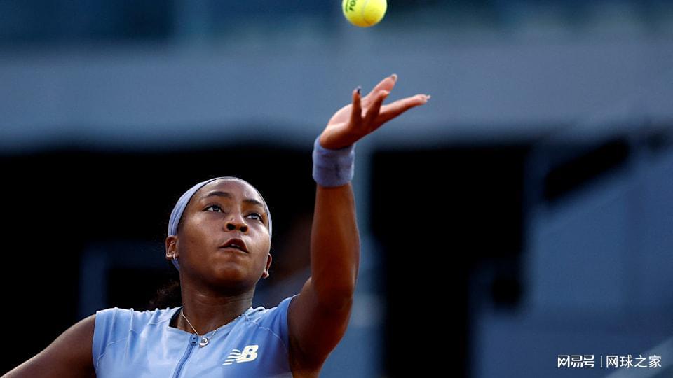 src, 在随后的比, 高芙以头号 src, 在随后的比, 高芙以头号