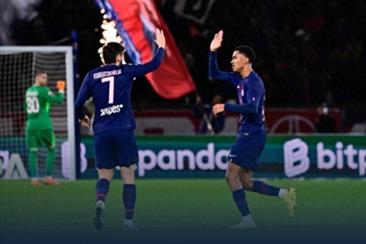 其中金球奖, 甲还是一家